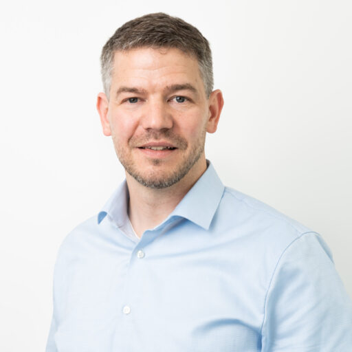 Steffen Stein – unabhängiger Versicherungsmakler für Beamte, freundlich lächelnd im Porträt
