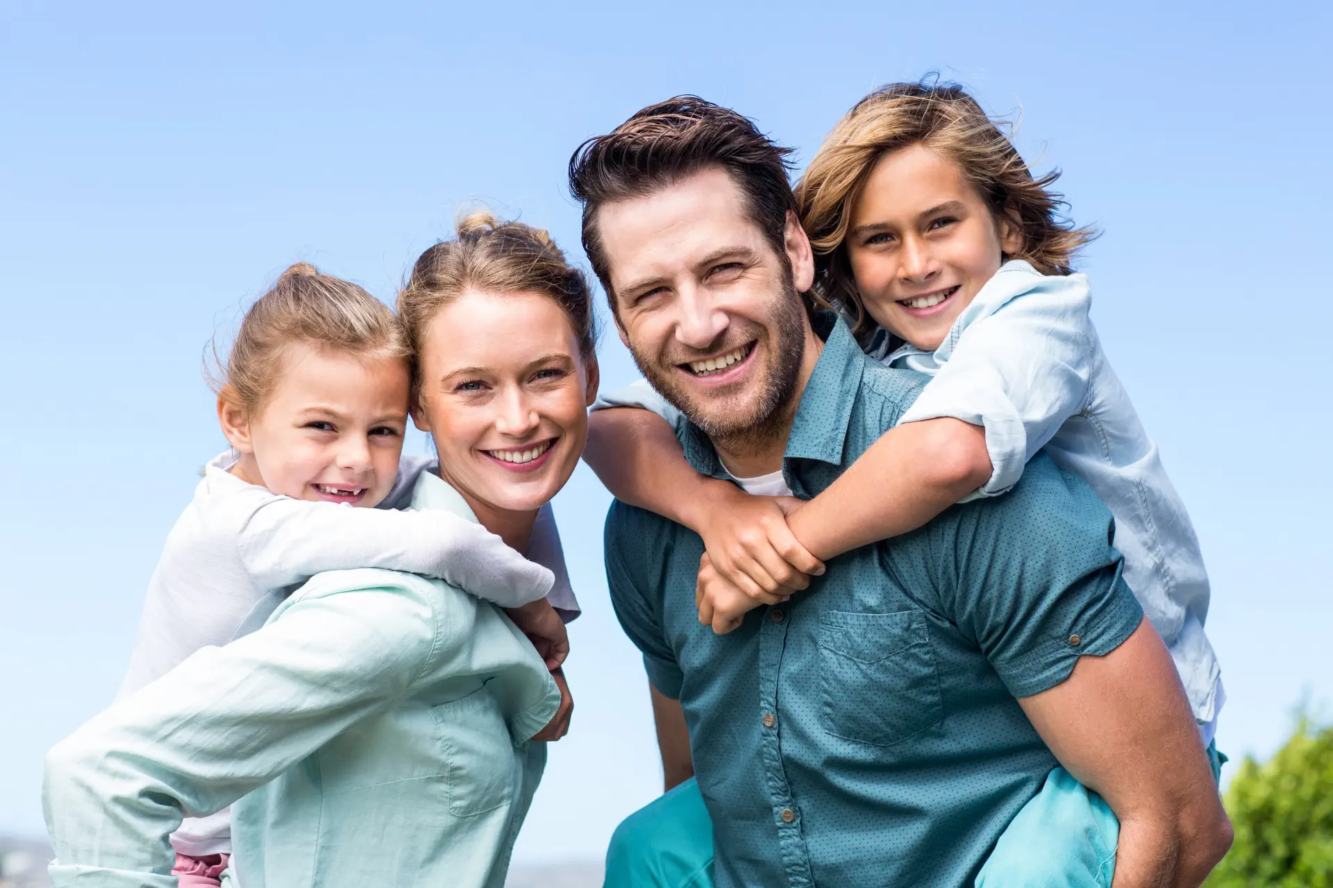 Junge Beamtenfamilie, Beratung zu Versicherung und Vorsorge