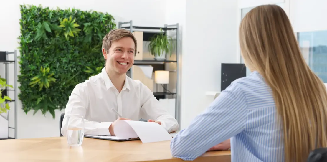 Beratungsgespräch zur privaten Krankenversicherung für Beamtenanwärter im Referendariat