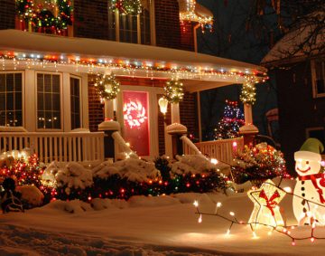 Versicherungsschutz im Winter: Was Sie jetzt beachten sollten - Weihnachtsbild